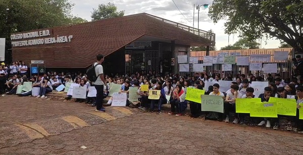 Estudiantes se movilizan para exigir habilitación de bachillerato técnico en CDE - ADN Digital