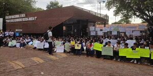 Estudiantes se movilizan para exigir habilitación de bachillerato técnico en CDE