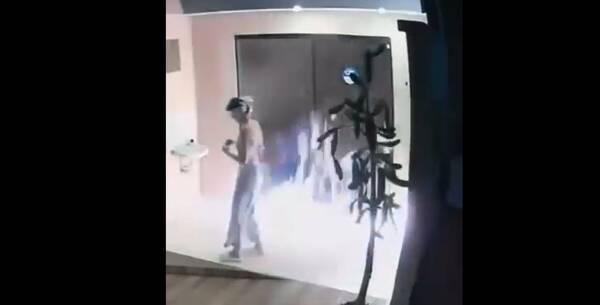 [VIDEO] ¡Filman a mujer prendiendo fuego a un consultorio odontológico!