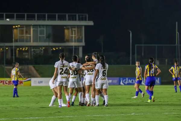 Olimpia y Guaraní, las líderes en Femenino - Fútbol - ABC Color