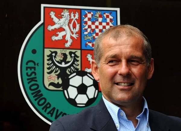 Un entrenador checo es suspendido tres meses por insultos racistas - Mundo - ABC Color