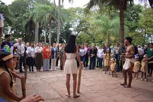 Primera Dama visitó deteriorado templo de Yaguarón, que urge de una renovación total  - Nacionales - ABC Color