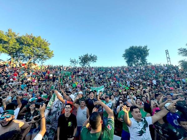 Paranaense obtiene décimo título y recibe monumental bienvenida - La Clave