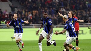 El Inter se queda con el derbi ante Milan y vuelve a lo más alto de Italia