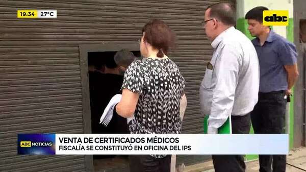 Video: Fiscalía se constituyó en oficina del IPS tras una denuncia por venta de certificados médicos - ABC Noticias - ABC Color