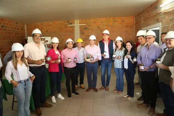 Itauguá: productores de frutilla son beneficiados con una inversión de G. 1000 millones para la construcción de Showroom - Nacionales - ABC Color