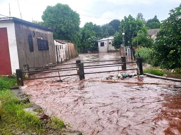 Carapeguá: temporal de lluvia y tormenta deja viviendas bajo agua y varios distritos sin energía eléctrica - Nacionales - ABC Color