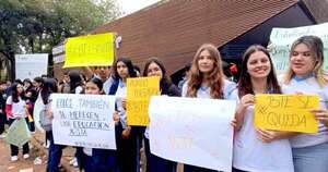 La Nación / Alumnos realizan medida de fuerza