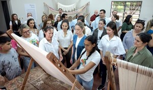 Primera Dama de la Nación valora rescate de emblemáticos textiles de Pirayú - .::Agencia IP::.