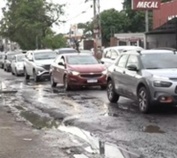 Desidia interinstitucional deja intransitable la avenida Mcal. López - Paraguay.com