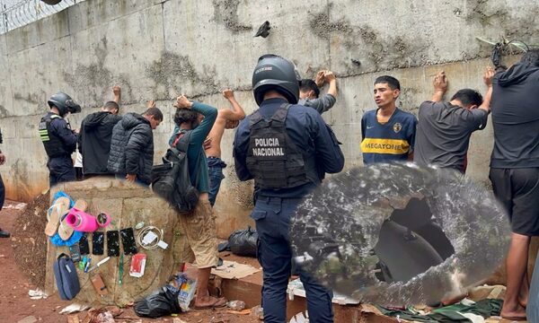 Vehículo sufrió problemas mecánicos y terminó siendo vaciado por delincuentes