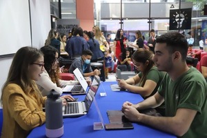 Universidad acoge feria de empleos: 100 vacantes disponibles - ADN Digital
