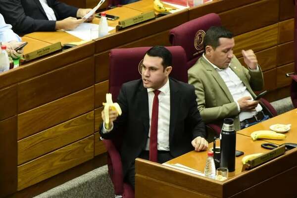 Hernán Rivas renuncia a pedir que desestimen denuncia en su contra - Nacionales - ABC Color