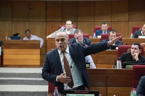 Senador rectifica acusación contra abogada por planillerismo en Petropar