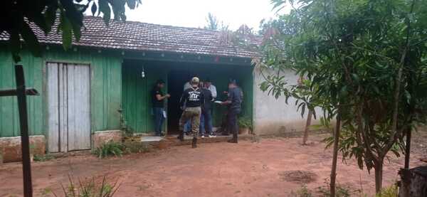 Allanan viviendas y detención de persona en José Fassardi