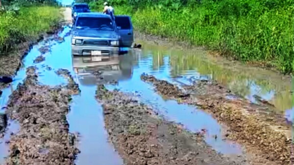 Camiones dejan piletas de charco en el Chaco