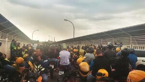 Mototaxistas protestan contra férreos controles en el Puente de la Amistad