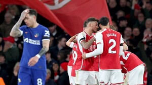 El Arsenal destroza al Chelsea y es líder