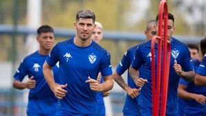 Vélez rescinde contrato de Florentín y otros tres jugadores