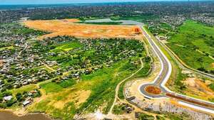MOPC anuncia que “muy pronto” licitará la construcción de viviendas del bañado sur - Economía - ABC Color