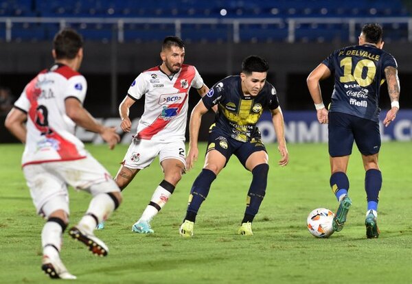 Histórico primer triunfo de Trinidense en la Sudamericana - La Tribuna