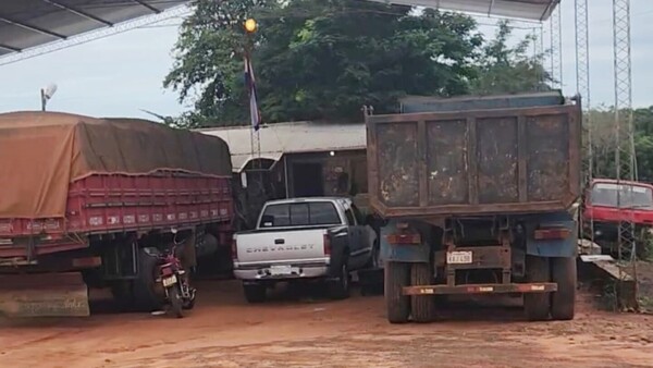 Denuncian a funcionarios de ANDE por invasión y conexiones ilegales