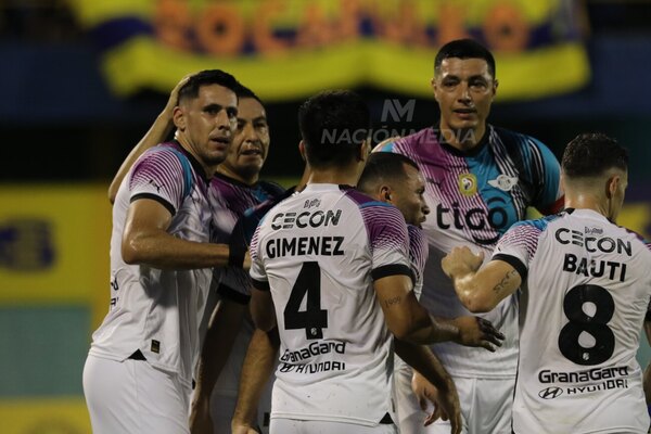 Versus / Libertad recibe a River Plate con la misión de afianzarse en la Copa Libertadores