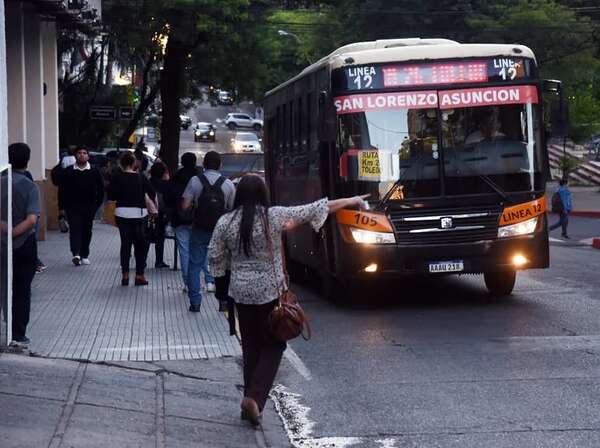 Presidente de Comisión de Obras del Congreso admite ignorancia sobre transporte público - Política - ABC Color