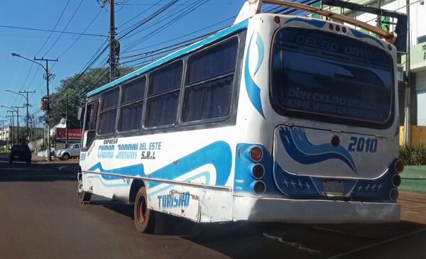 El servicio de transporte público sigue siendo una deuda pendiente - La Clave