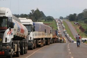Camioneros desactivan paro tras promesas de reajustes - La Tribuna