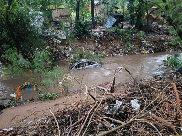 Tragedia en Luque: madre e hija fueron arrastradas por el raudal