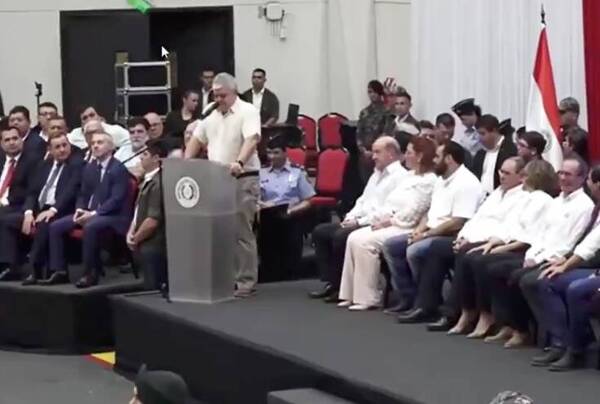 [VIDEO] En egreso de Lince pidieron un minuto de silencio por fallecidas en Luque
