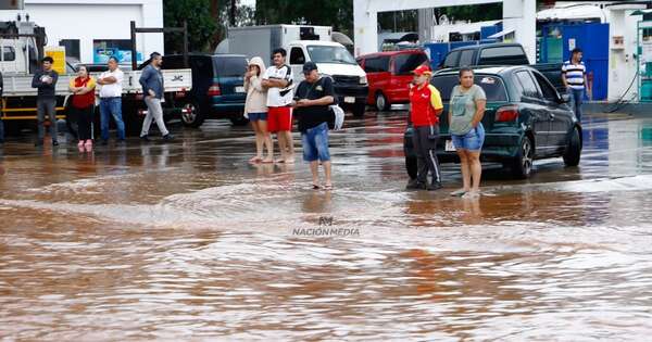 La Nación / Temporal dejó barrios incomunicados y caos en las calles