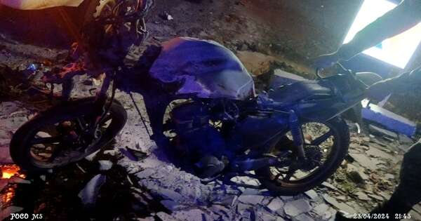 Diario HOY | Motocicleta se incendia tras sufrir aparatoso choque con un automóvil