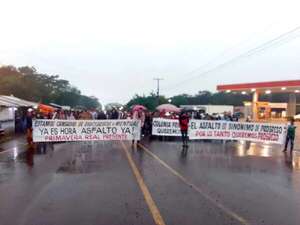 Pobladores de Yrybucuá y Guayaybí se movilizan para pedir construcción de asfaltado - Nacionales - ABC Color