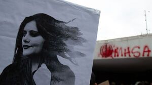 Irán condena a muerte a un rapero por apoyar las protestas de Amini