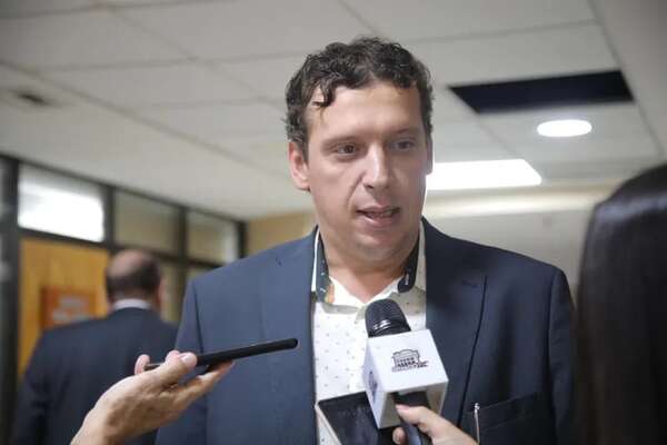Hasta Nano Galaverna siente vergüenza de la actitud de Yamil Esgaib - Política - ABC Color