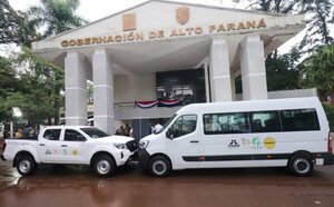 Ministerio de Salud entrega dos vehículos al Senepa de Alto Paraná - ADN Digital