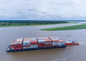 Presentan nuevo remocaldor y barcaza  con cualidades de navegar en aguas bajas de los ríos - Economía - ABC Color