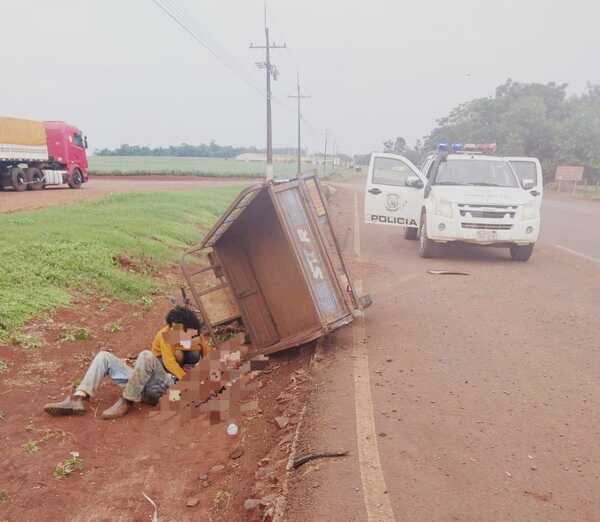 Choque entre camioneta y motocarro deja un fallecido y un niño herido - La Clave