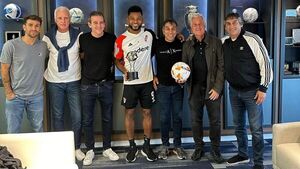 Figuras del fútbol paraguayo visitaron a planteles de Fluminense y River Plate