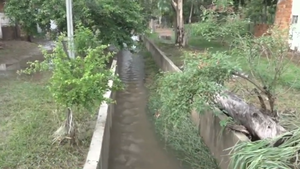 Vecinos de Limpio atribuyen inundación a falta de limpieza de canal
