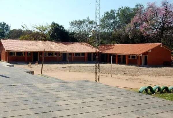 MEC autorizó comisionamiento de docente y dejó a alumnos sin clases en varias materias por dos meses - Nacionales - ABC Color