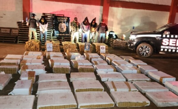 Imputan a tres hombres detenidos con más de 2.000 kilos de marihuana