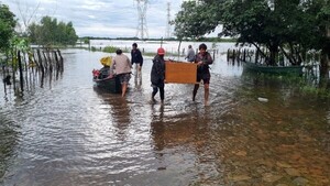 Tres días de lluvias obligan a evacuar a miles de familias en el Sur del país