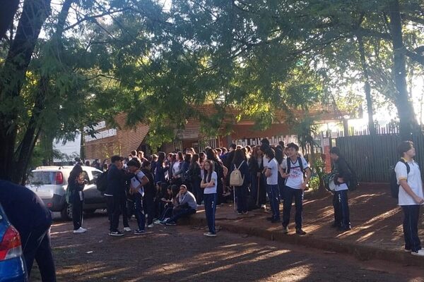 Alumnos del Área 1 siguen con movilizaciones