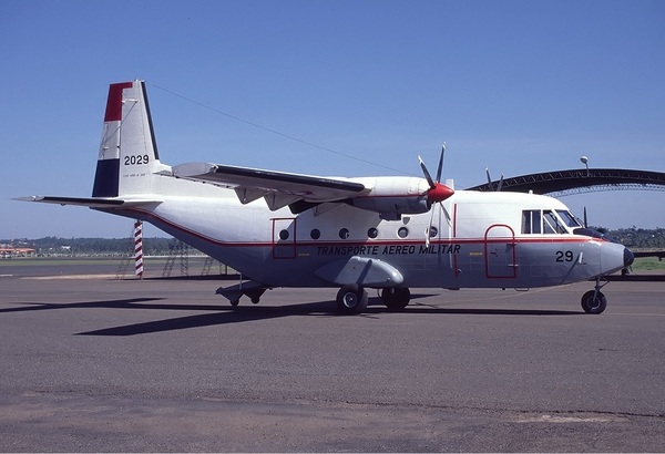 Avión de la FAP hizo una “excursión de pista” en el Silvio Pettirossi - La Tribuna