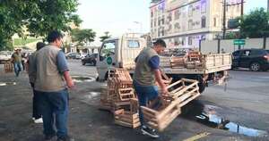 La Nación / Despejan calles manejadas por “cuidacoches” en la zona de Puertos