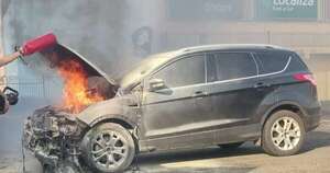Diario HOY | Camioneta se incendia en el estacionamiento de un local en CDE
