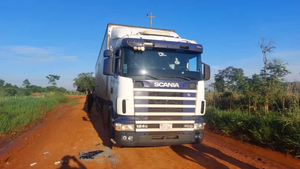Piratas del asfalto atacaron a balazos a un camión de transportadora en San Pedro - Noticiero Paraguay